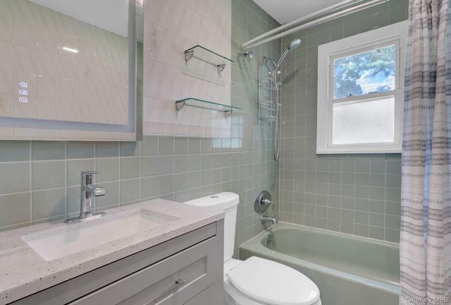 100 Lincoln Drive, Mastic Beach, NY 11951