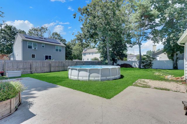 100 Lincoln Drive, Mastic Beach, NY 11951