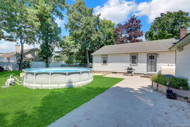 100 Lincoln Drive, Mastic Beach, NY 11951