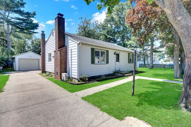100 Lincoln Drive, Mastic Beach, NY 11951