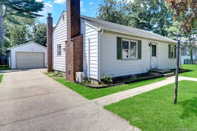 100 Lincoln Drive, Mastic Beach, NY 11951