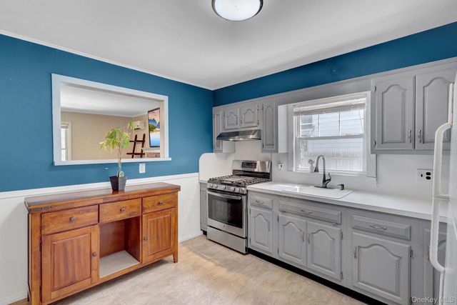 100 Lincoln Drive, Mastic Beach, NY 11951
