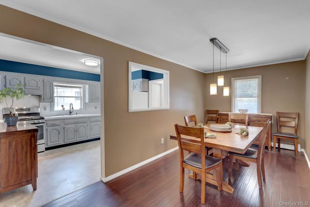 100 Lincoln Drive, Mastic Beach, NY 11951