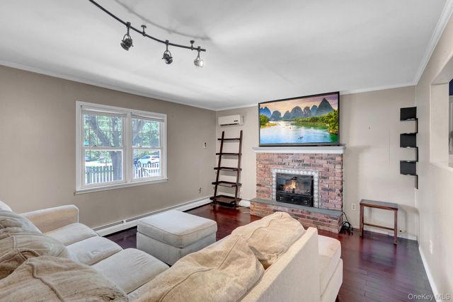 100 Lincoln Drive, Mastic Beach, NY 11951