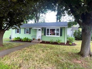 6 Center Court, Newington, CT 06111