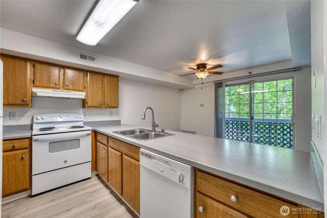 3939 10th Street SE #D2, Puyallup, WA 98374