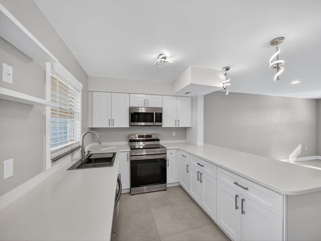 1002 Shorewinds Drive B, Fort Pierce, FL 34949