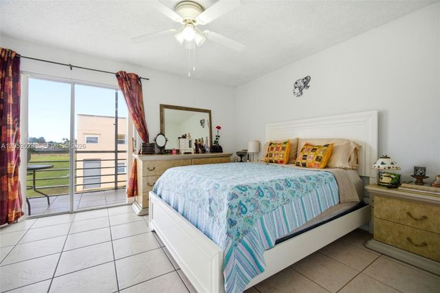 9101 Sunrise Lakes Boulevard 218, Sunrise, FL 33322