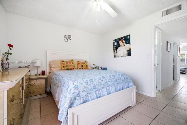 9101 Sunrise Lakes Boulevard 218, Sunrise, FL 33322