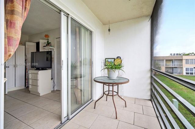 9101 Sunrise Lakes Boulevard 218, Sunrise, FL 33322