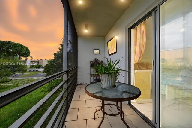9101 Sunrise Lakes Boulevard 218, Sunrise, FL 33322