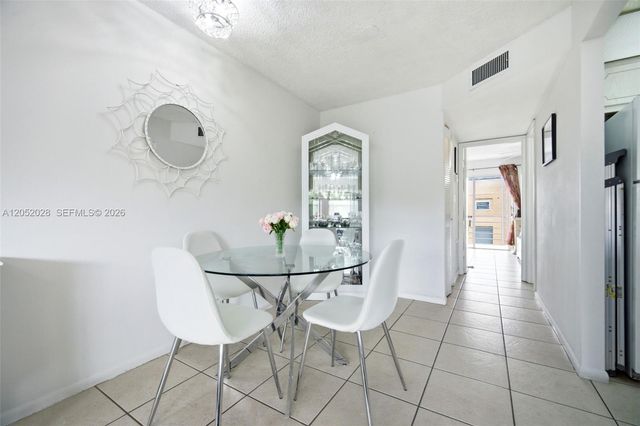 9101 Sunrise Lakes Boulevard 218, Sunrise, FL 33322