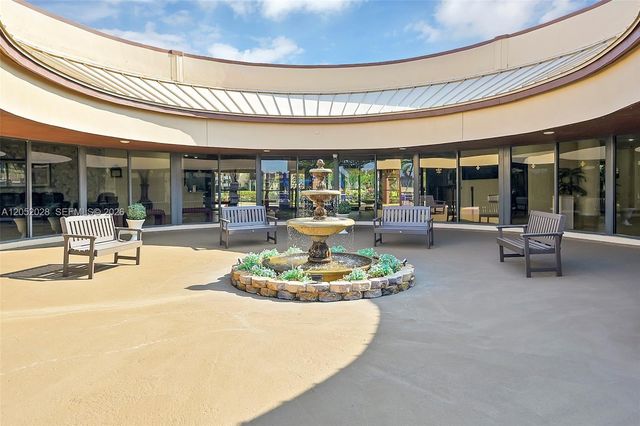 9101 Sunrise Lakes Boulevard 218, Sunrise, FL 33322