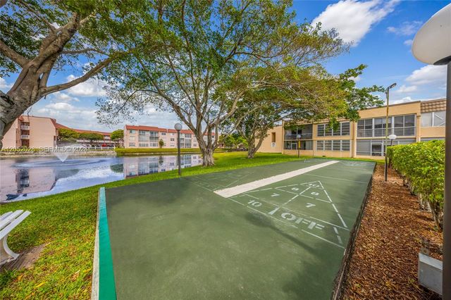 9101 Sunrise Lakes Boulevard 218, Sunrise, FL 33322