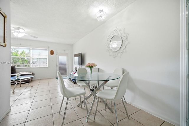 9101 Sunrise Lakes Boulevard 218, Sunrise, FL 33322