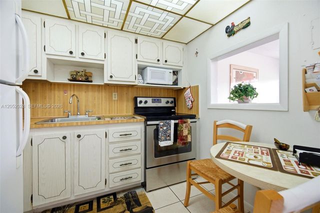9101 Sunrise Lakes Boulevard 218, Sunrise, FL 33322