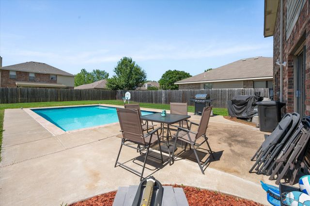2848 Grandview Drive, Grand Prairie, TX 75052