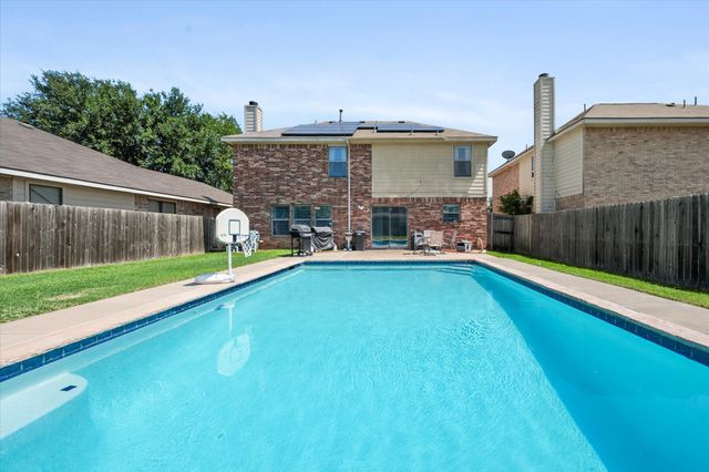 2848 Grandview Drive, Grand Prairie, TX 75052