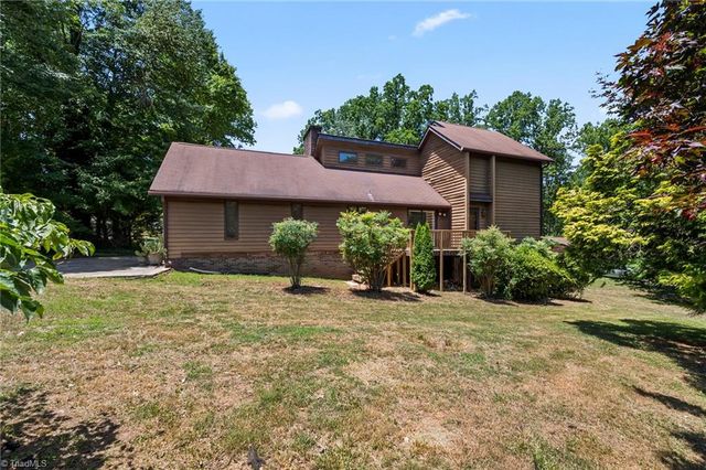 512 Forest Lane, Yadkinville, NC 27055