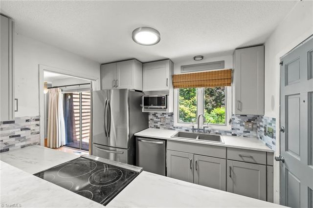512 Forest Lane, Yadkinville, NC 27055