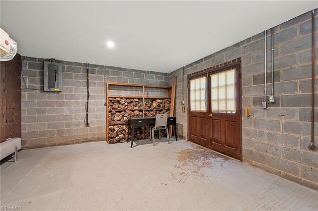 512 Forest Lane, Yadkinville, NC 27055