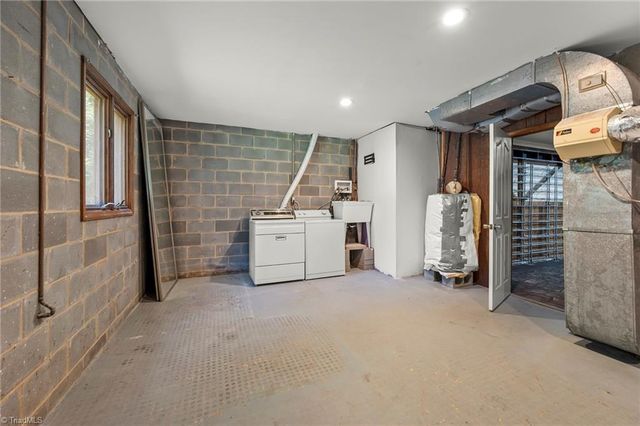 512 Forest Lane, Yadkinville, NC 27055