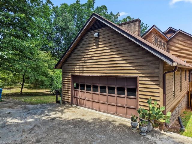 512 Forest Lane, Yadkinville, NC 27055