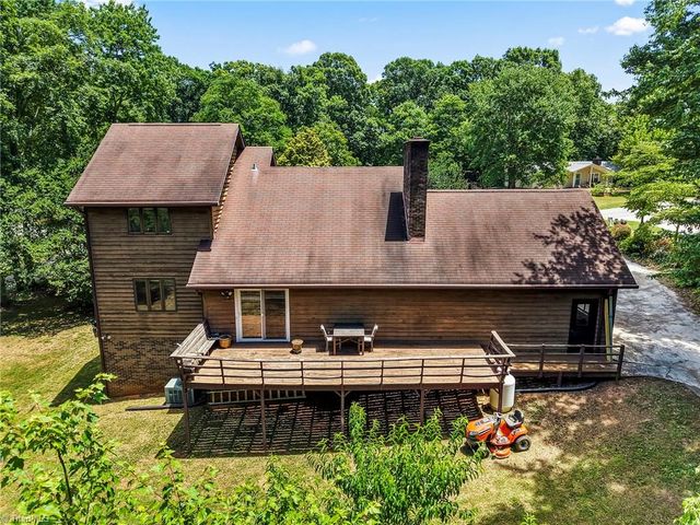 512 Forest Lane, Yadkinville, NC 27055