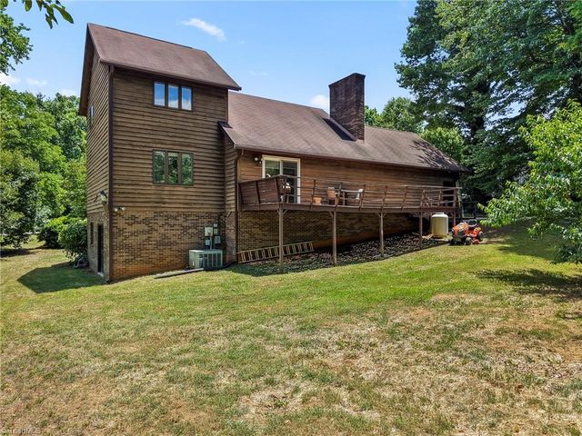 512 Forest Lane, Yadkinville, NC 27055
