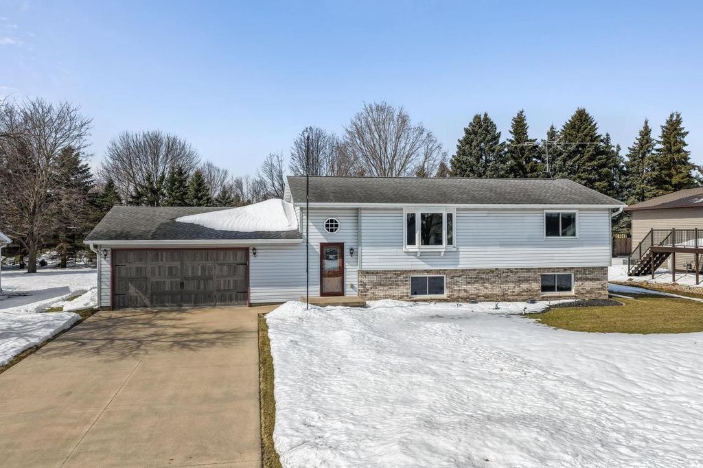 620 SUNRISE DRIVE, Ripon, WI 54971