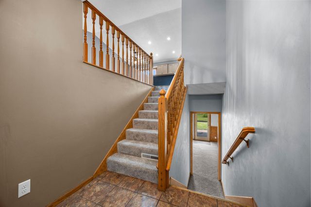 9170 Jareau Avenue S, Cottage Grove, MN 55016