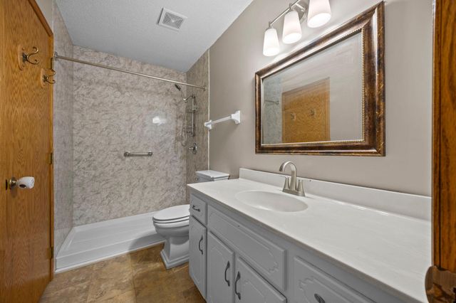 9170 Jareau Avenue S, Cottage Grove, MN 55016