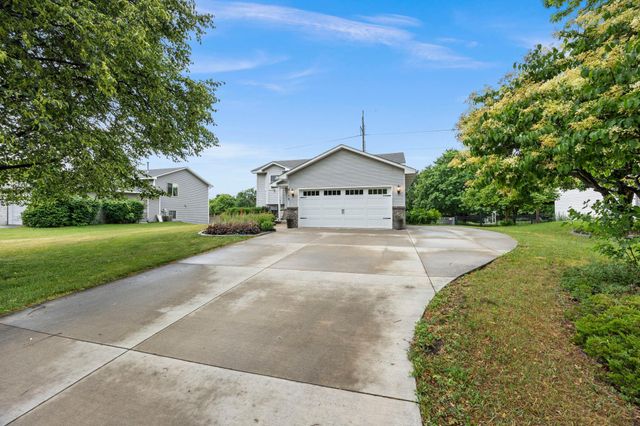 9170 Jareau Avenue S, Cottage Grove, MN 55016