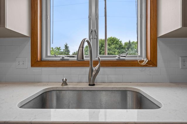9170 Jareau Avenue S, Cottage Grove, MN 55016
