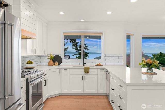 25 Shorewood Drive, Bellingham, WA 98225