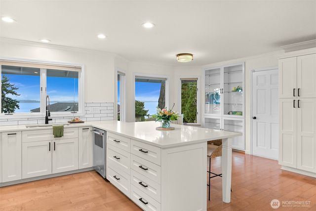 25 Shorewood Drive, Bellingham, WA 98225