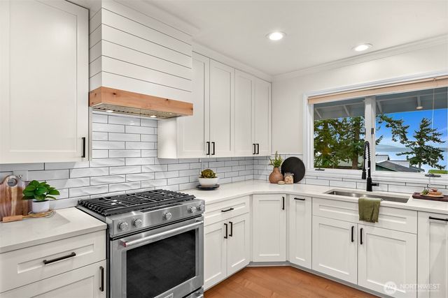 25 Shorewood Drive, Bellingham, WA 98225