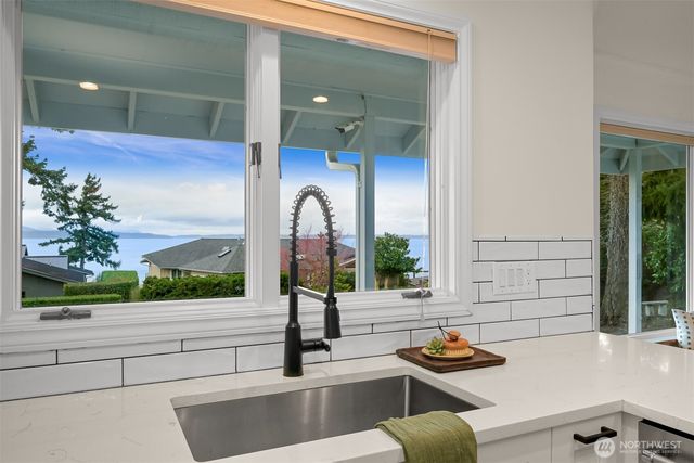 25 Shorewood Drive, Bellingham, WA 98225