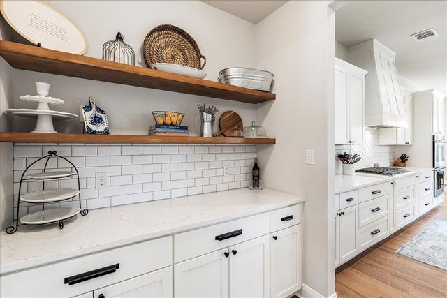 141 Tambra Lea LN, Liberty Hill, TX 78642