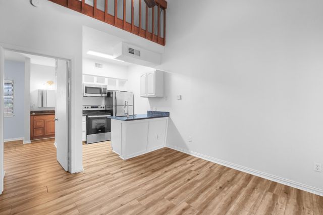 2714 Nueces ST 206, Austin, TX 78705