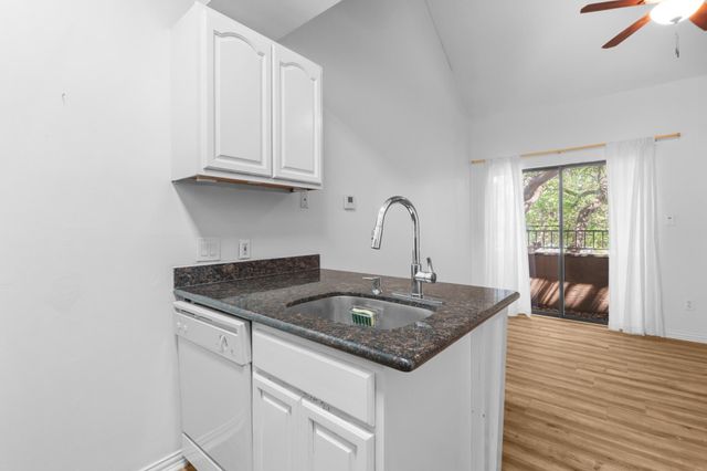 2714 Nueces ST 206, Austin, TX 78705