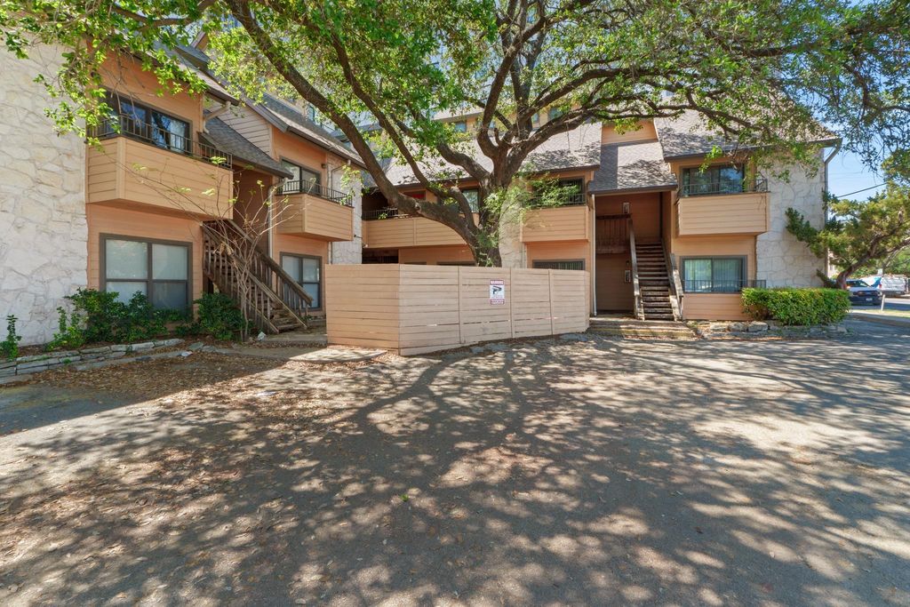 2714 Nueces ST 206, Austin, TX 78705