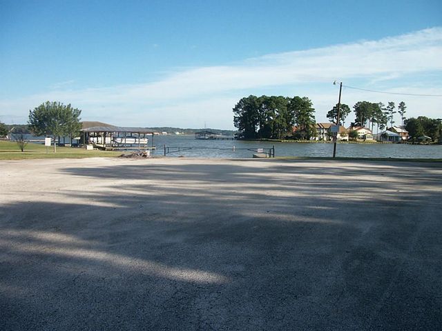 174 E Sunset Drive, Onalaska, TX 77360