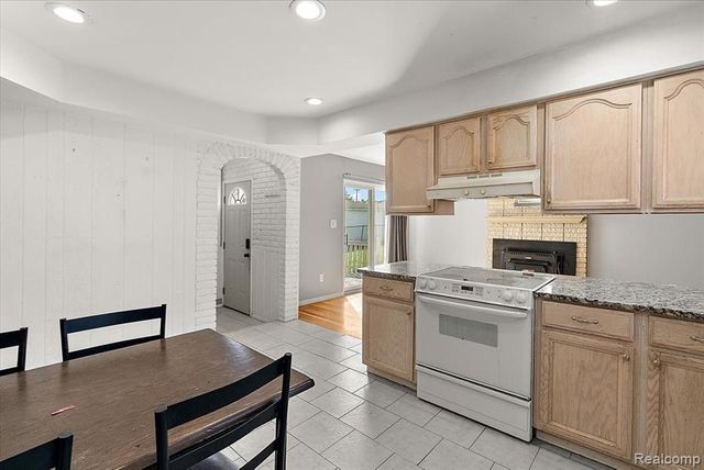 33759 Cornelissen Drive, Sterling Heights, MI 48312