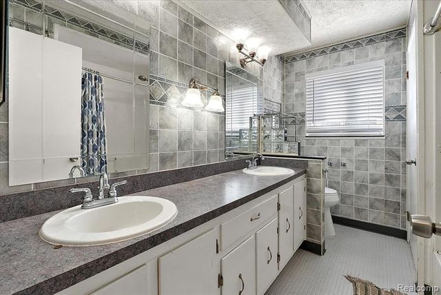 33759 Cornelissen Drive, Sterling Heights, MI 48312