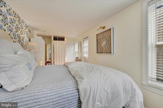 128 W OSTEND ST, Baltimore, MD 21230