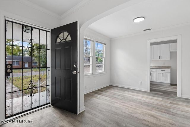 8024 HAWTHORNE Street, Jacksonville, FL 32208