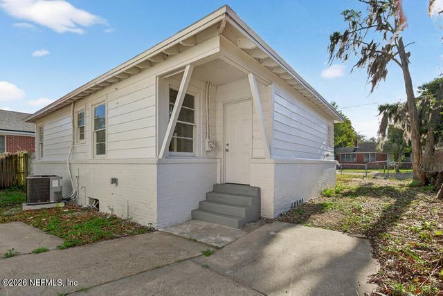 8024 HAWTHORNE Street, Jacksonville, FL 32208