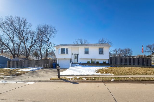 4215 W 16th Street, Davenport, IA 52804