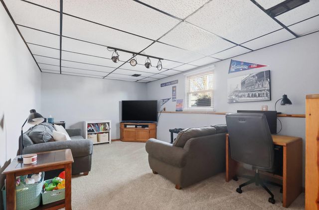 4215 W 16th Street, Davenport, IA 52804